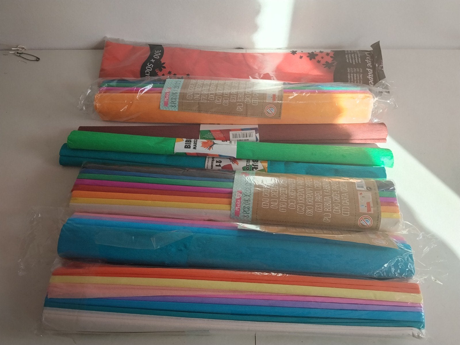 35 rollen crêpepapier in diverse kleuren, Nieuw, Meerkleurig, Ophalen of Verzenden, Papier of Karton