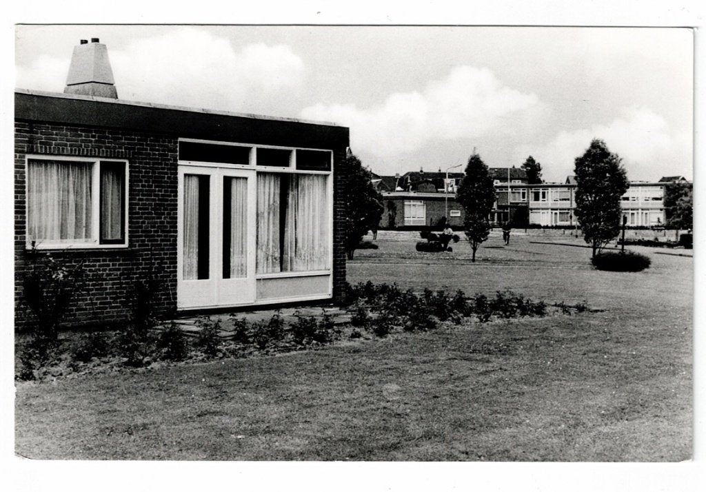 Zwanenburg. Fotokaart van het het Ouden van dagen centrum., Verzamelen, Ansichtkaarten | Nederland, Ophalen of Verzenden, 1940 tot 1960