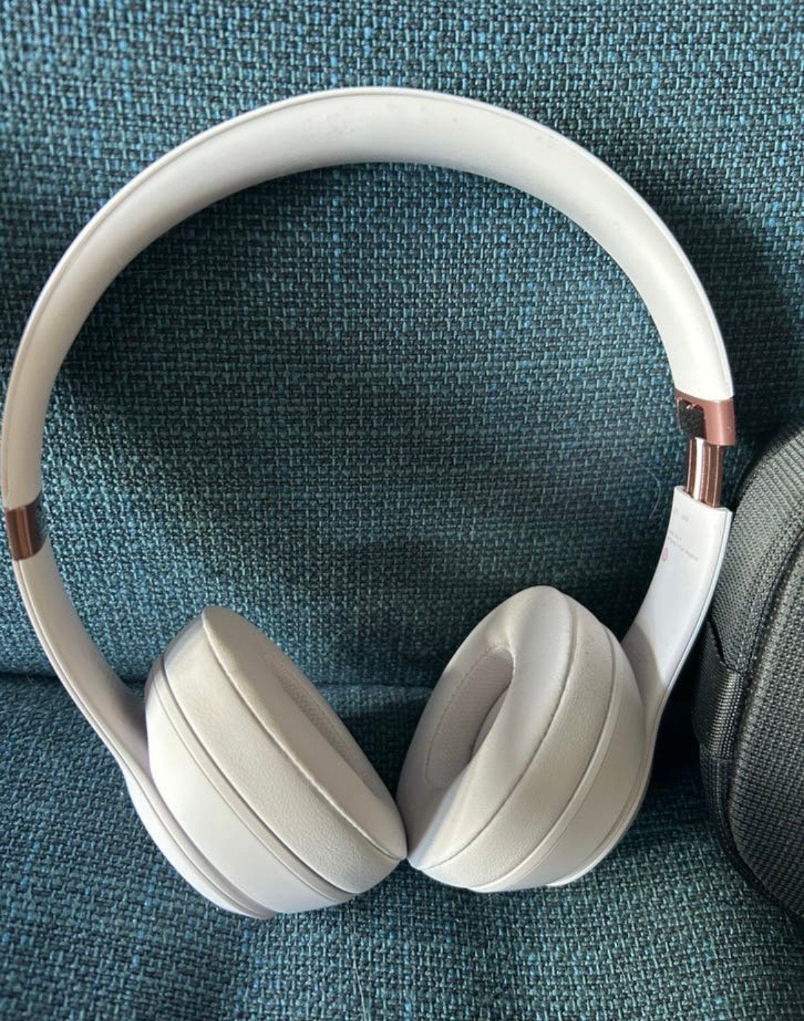 Beats Solo 4 Wireless Koptelefoon - Wit met Rosegoud, Audio, Tv en Foto, Koptelefoons, Beats, Zo goed als nieuw, Draadloos, Op oor (supra aural)