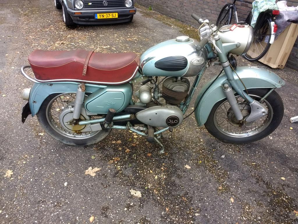 Te koop diverse oldtimer motoren Radex Express en DKW