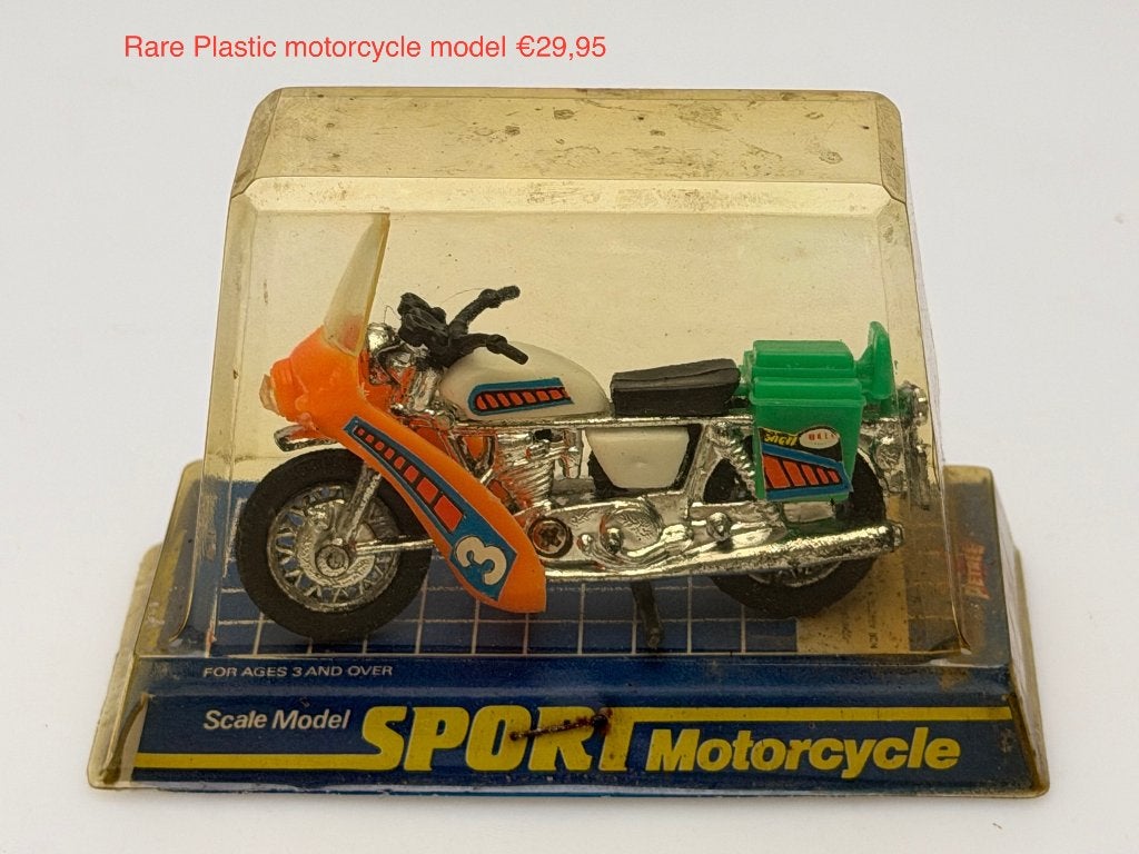 Rare Plastic motorcycle model, Gebruikt, Onbekend, Ophalen of Verzenden, Motor