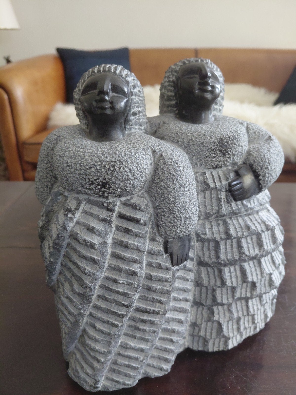 Prachtig Shona Sculptuur "Proud Ladies" – Zimbabwe, Ophalen of Verzenden, Handgemaakt, 20 - 50 cm, Steen of Keramiek