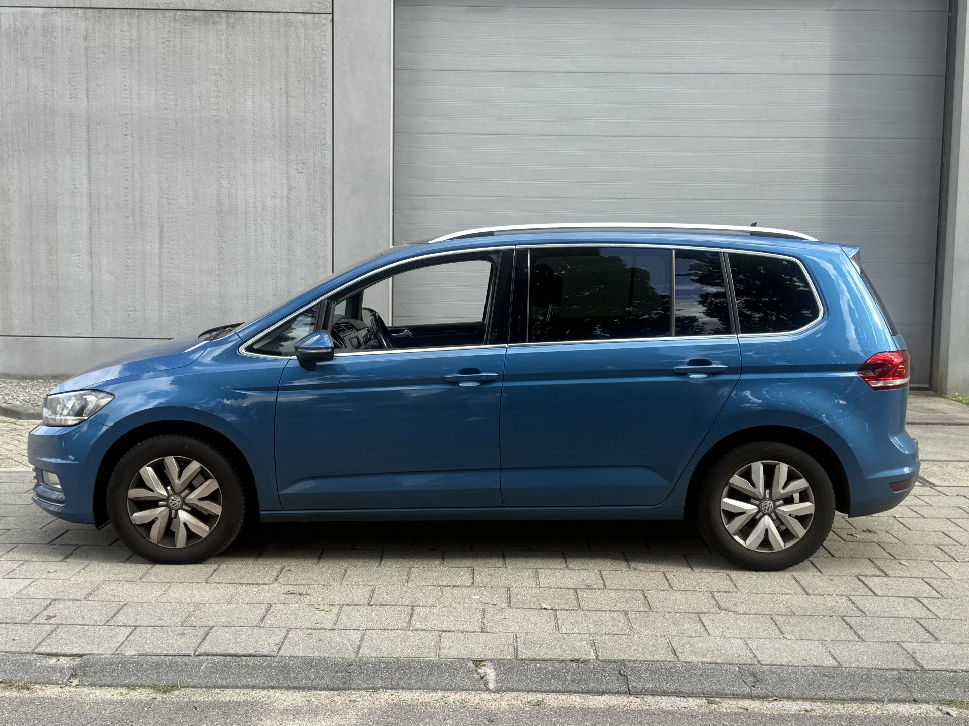 Volkswagen Touran 1.6 TDI SCR Highline 7p (INRUILKOOPJE), Stof, Gebruikt, Blauw, 7 stoelen