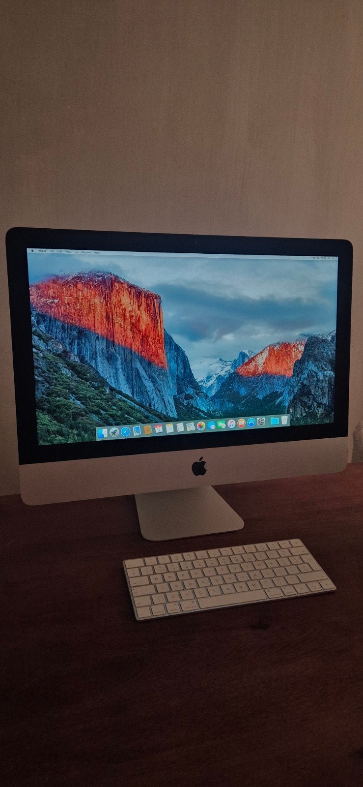 Apple iMac 21,5 inch (Late 2015) - Incl. Apple Toetsenbord, Computers en Software, Apple Desktops, Ophalen, Gebruikt, 8 GB, 21,5 inch