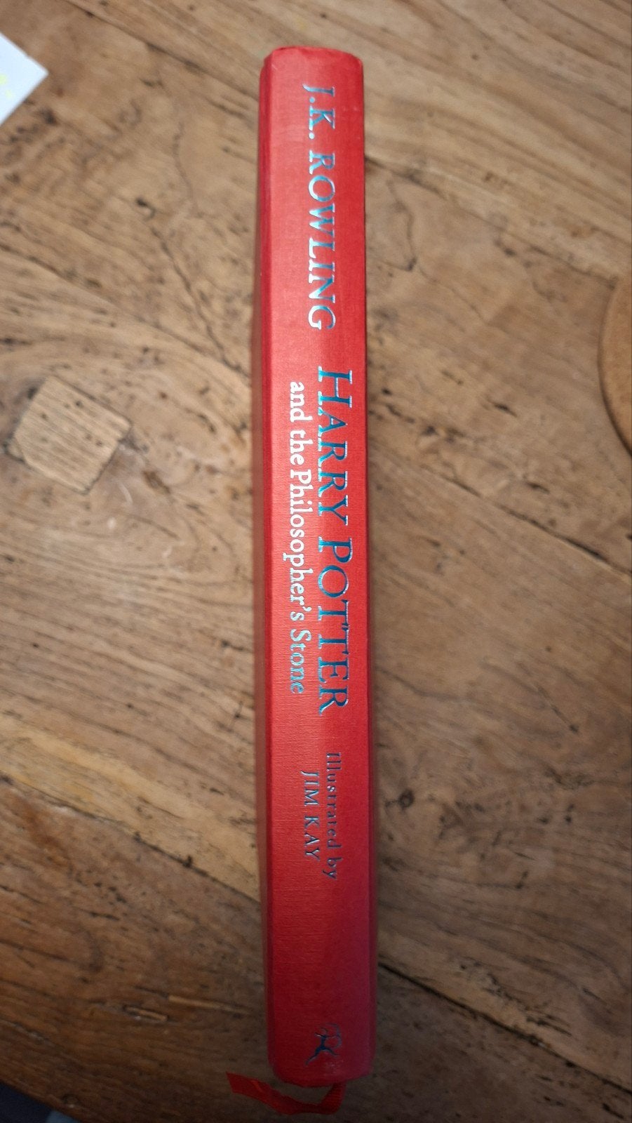 Harry Potter en de Steen der Wijzen - Geïllustreerde Editie, Boeken, Ophalen of Verzenden, Zo goed als nieuw, J.K. Rowling, Fictie algemeen