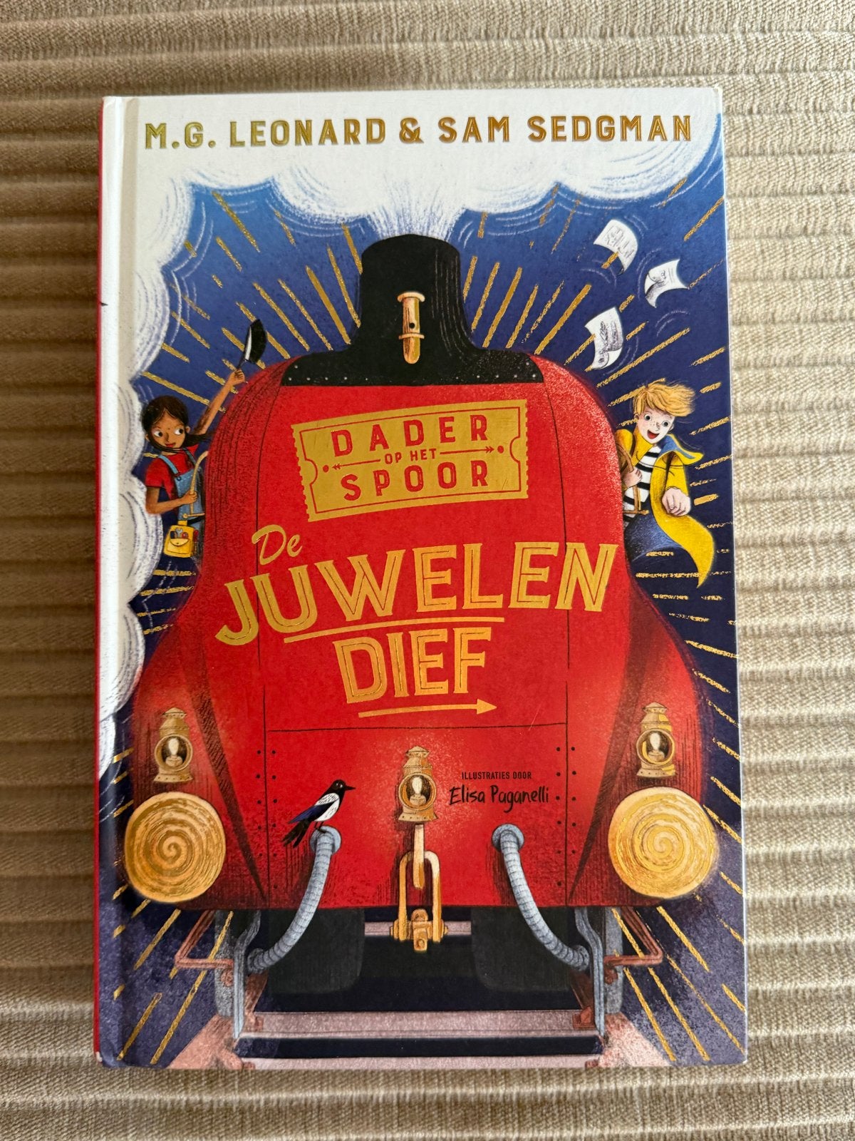 De Juwelendief - M.G. Leonard & Sam Sedgman (Hardcover), Ophalen of Verzenden, Zo goed als nieuw, Fictie algemeen
