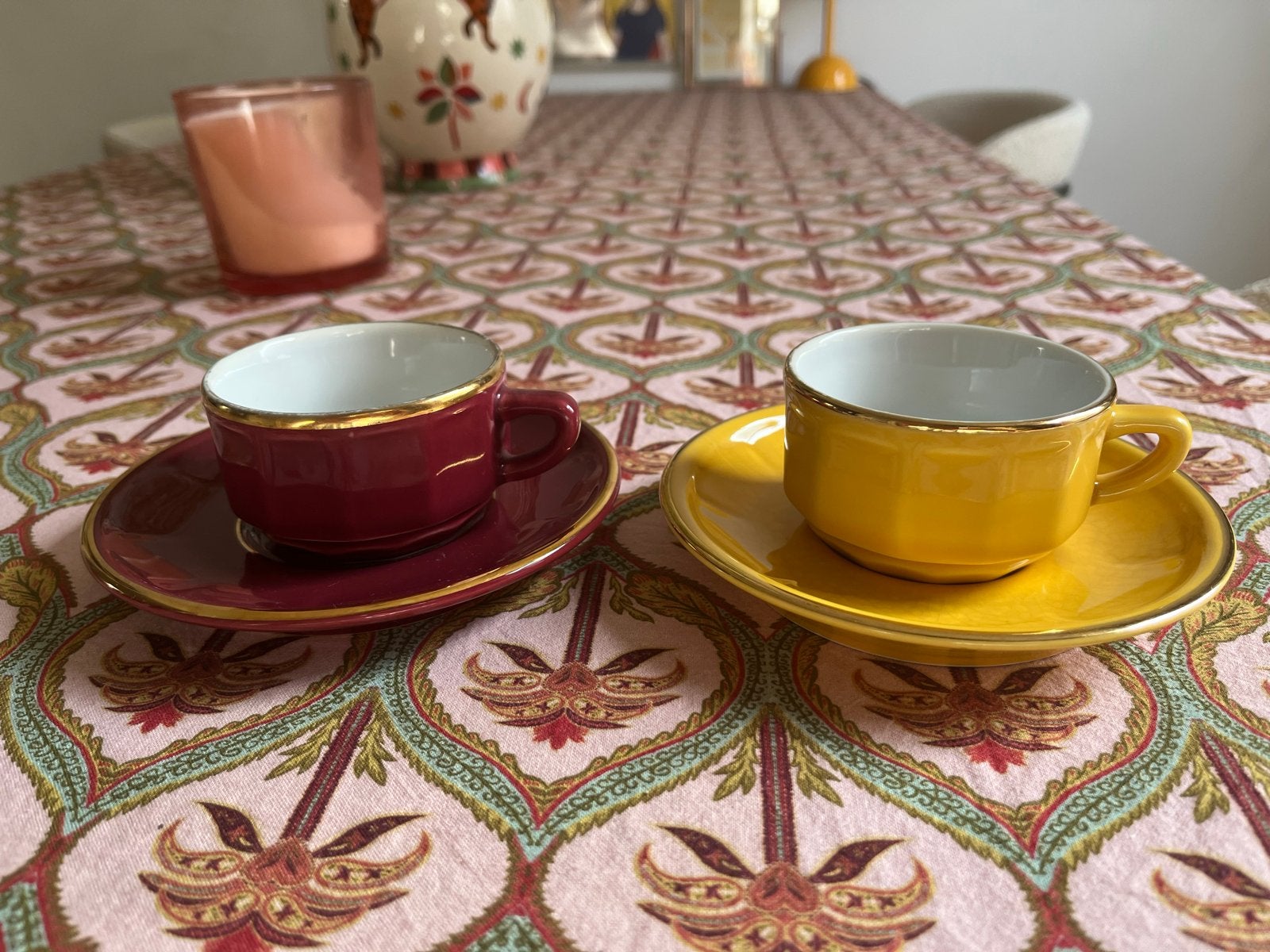 Set van 2 Apilco espresso kop en schotels - rood en geel, Gebruikt, Overige merken, Vintage, Ophalen of Verzenden
