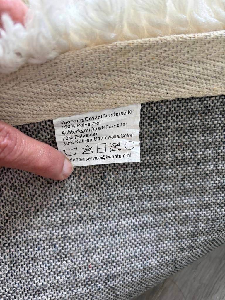 Crèmekleurig hoogpolig vloerkleed (Kwantum), Ophalen of Verzenden, Zo goed als nieuw, Tweepersoons