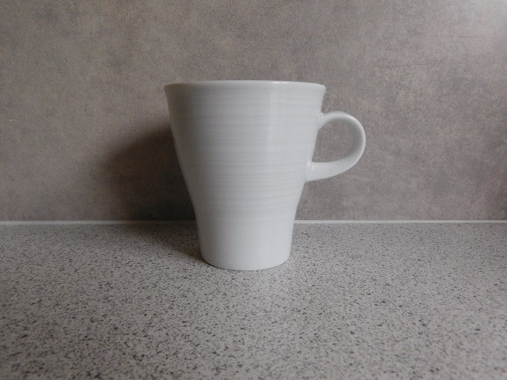 Mok 9x8 cm. 275 ml. Move Sequence Wit Arzberg Germany, Ophalen of Verzenden, Zo goed als nieuw, Overige stijlen, Kop(pen) en/of Schotel(s)