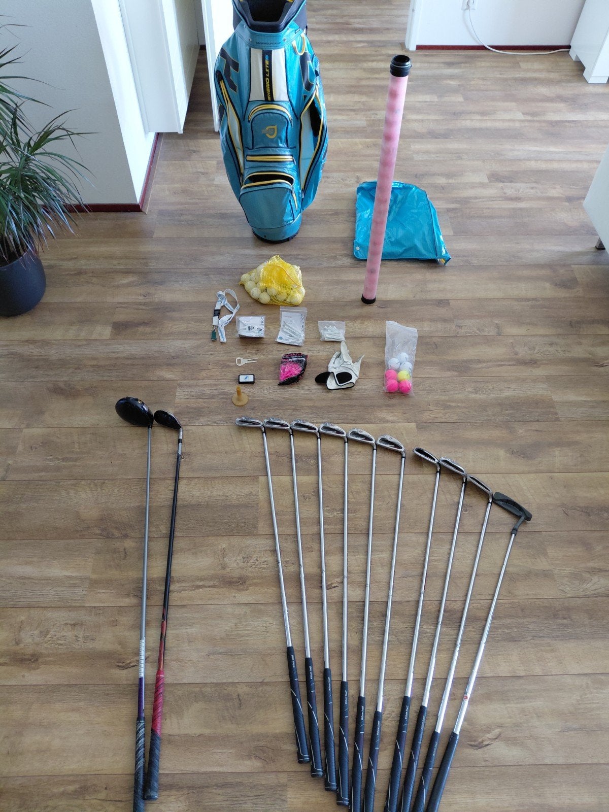Golfset: Sun Mountain Tas, Wilson Staff IJzers, Callaway dr, Sport en Fitness, Golf, Ophalen, Gebruikt, Set, Callaway