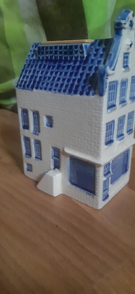 Mooi porseleinen grachtenhuisje als spaarpot, Ophalen of Verzenden, Zo goed als nieuw, Steen, Aardewerk of Keramiek, Object of Gebouw