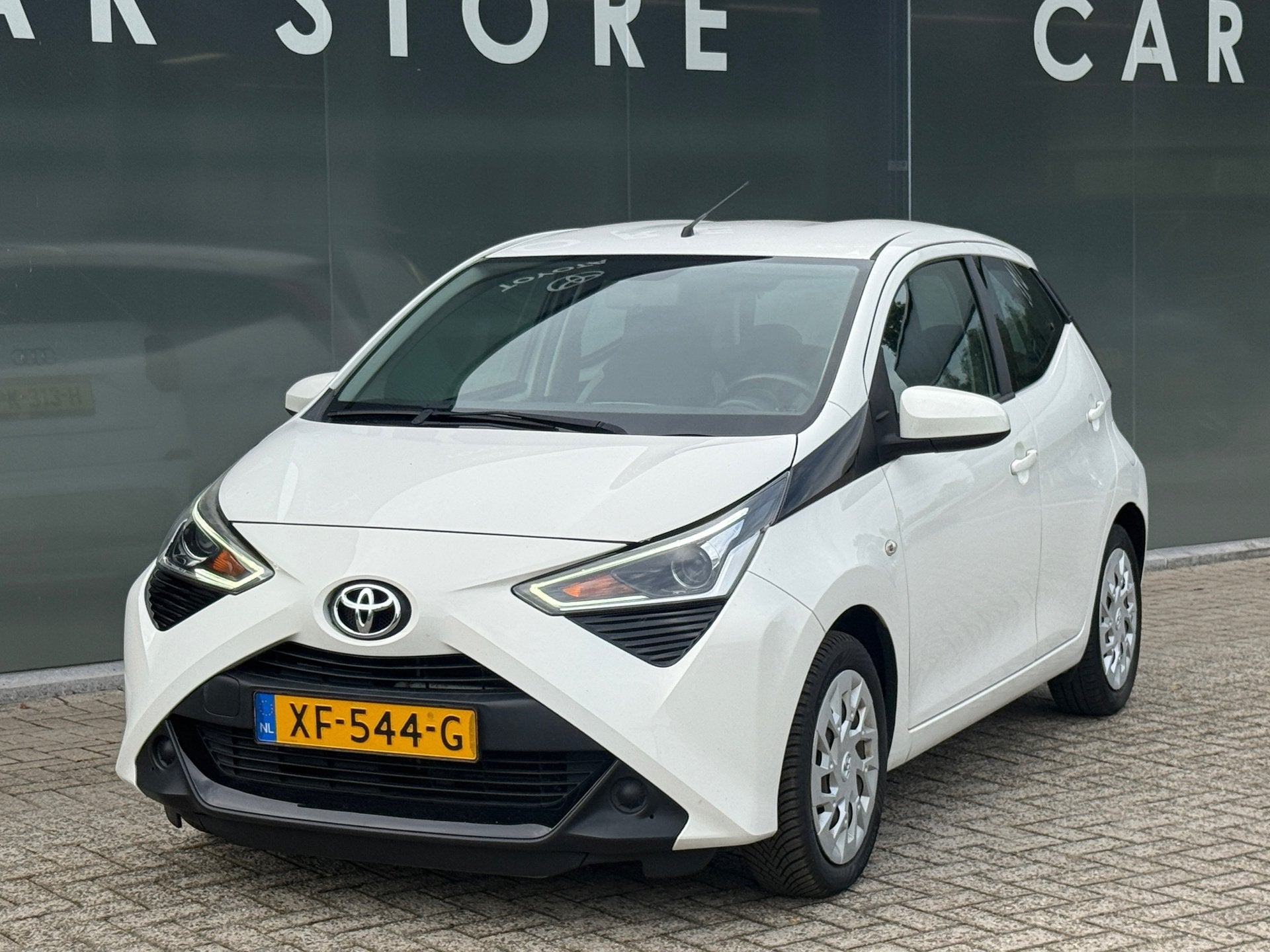Toyota Aygo 1.0 VVT-i x-play Navi|Camera|Carplay, Voorwielaandrijving, Dealer onderhouden, Stof, Gebruikt