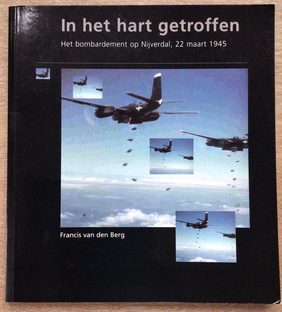 In het hart getroffen – Francis van den Berg – (Nijverdal), Boeken, Ophalen of Verzenden, Zo goed als nieuw, Francis van den Berg
