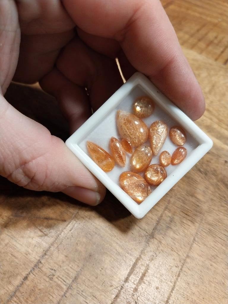 Cabochon geslepen zonnensteen, Sieraden, Tassen en Uiterlijk, Edelstenen, Ophalen of Verzenden