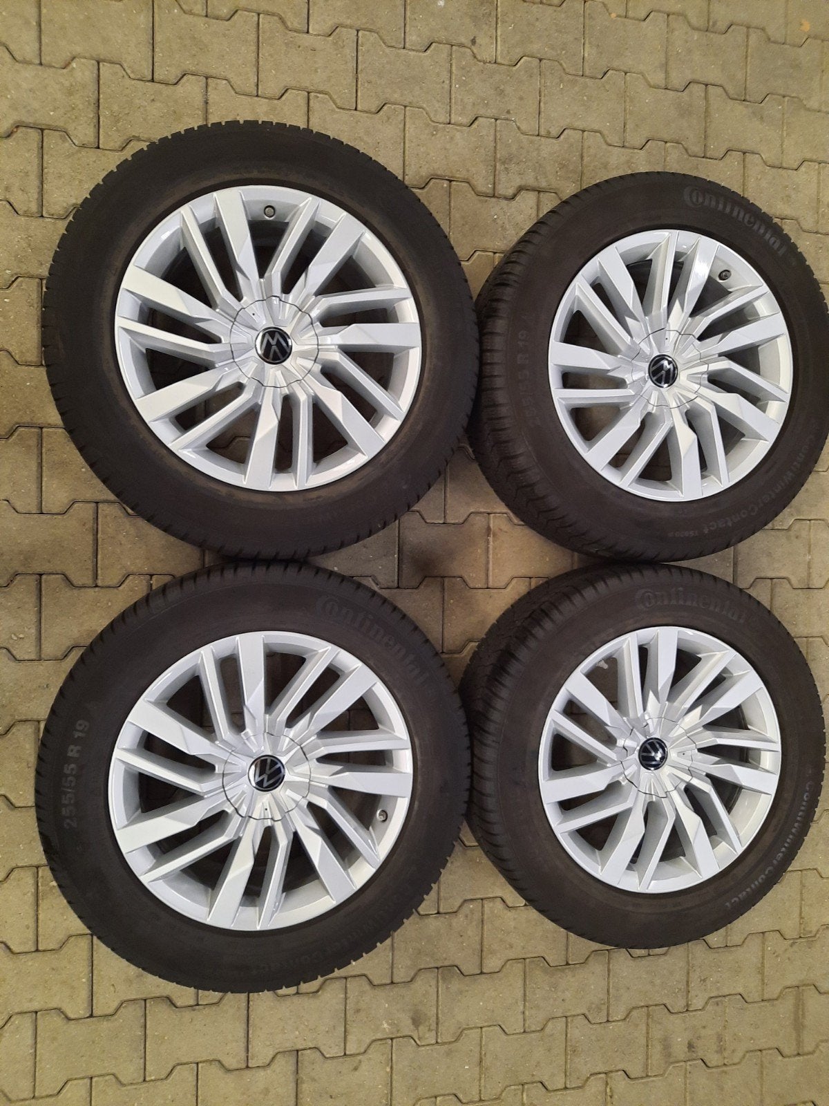 NIEUWSTAAT 19 inch velgen ORIGINELE VW TOUAREG WINTERSETJE, Auto-onderdelen, 19 inch, Gebruikt, 255 mm, Banden en Velgen