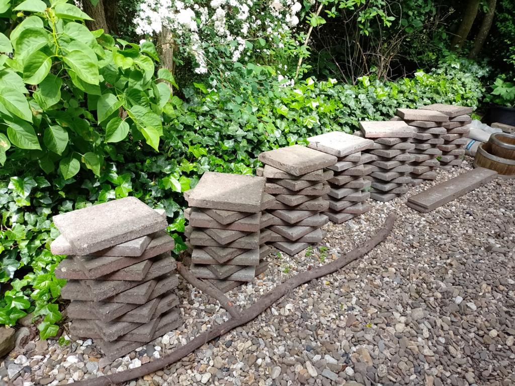 Gratis afhalen 81 stoeptegels 30 x 30 x 4 cm, Tuin en Terras, Ophalen, Gebruikt, 10 m² of meer, Beton