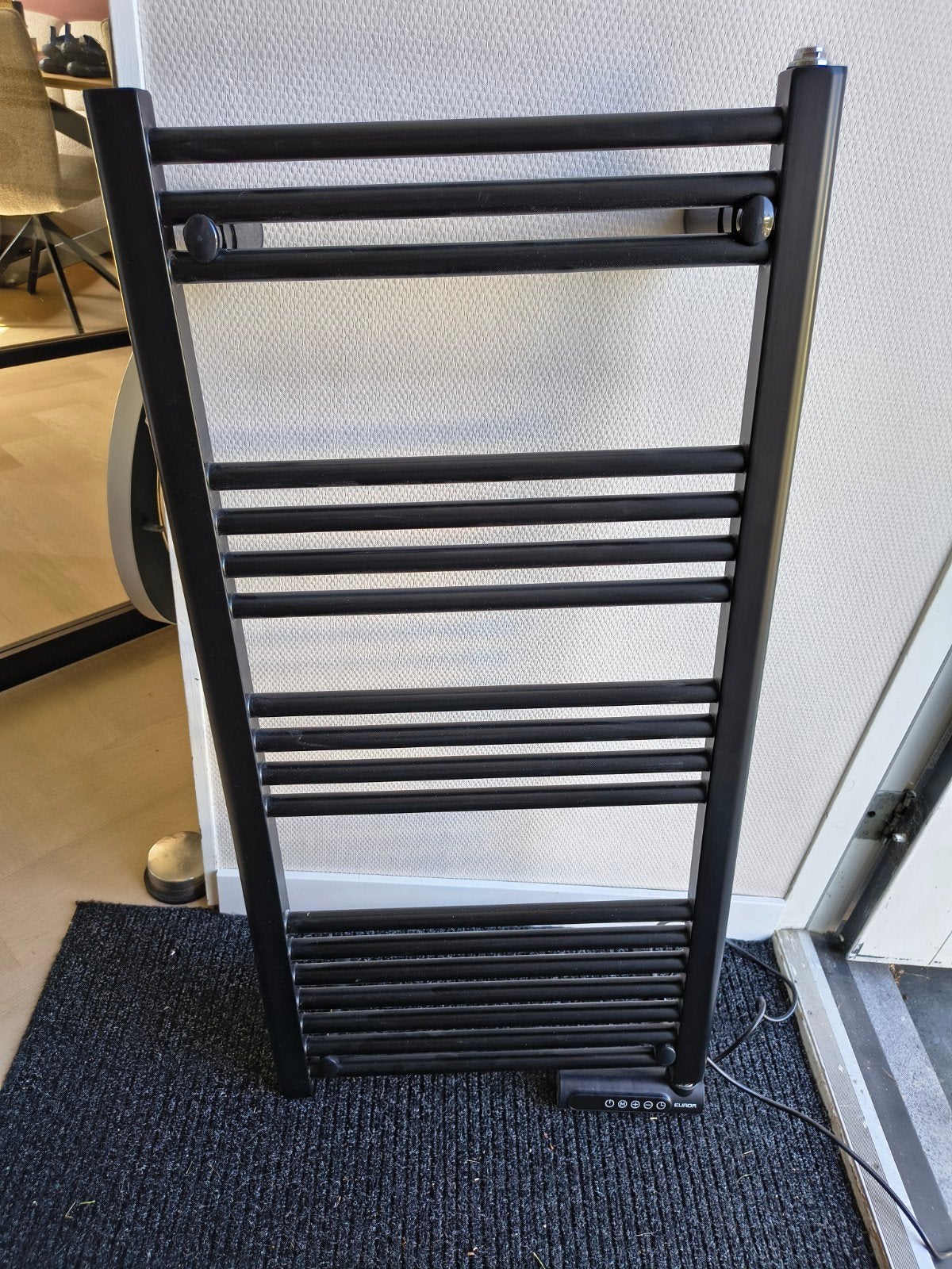 Eurom Handdoekradiator Zwart - Elektrisch, Doe-het-zelf en Verbouw, Verwarming en Radiatoren, Ophalen, Radiator, Minder dan 60 cm