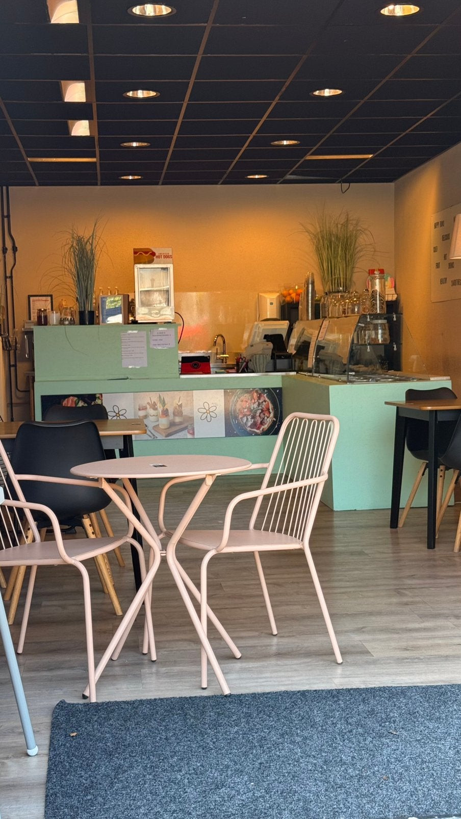 Instapklare halal lunchroom & take-away ter overname