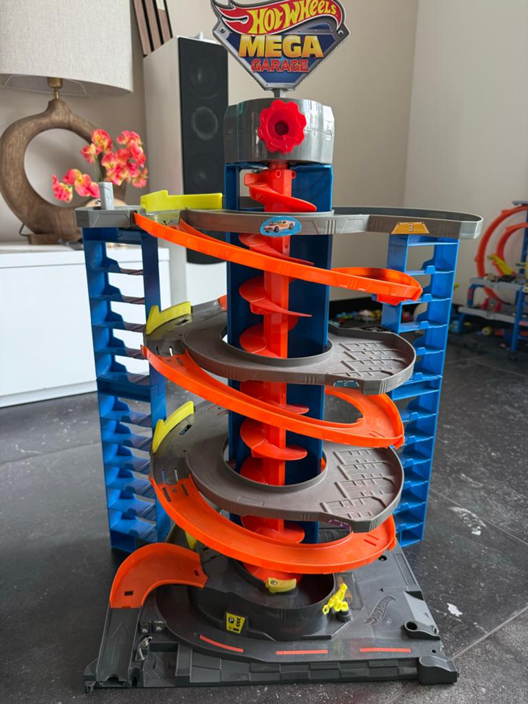 Hot Wheels Mega Garage - Grote Parkeergarage met Racebaan, Ophalen, Racebaan, Zelf te bouwen, Zo goed als nieuw