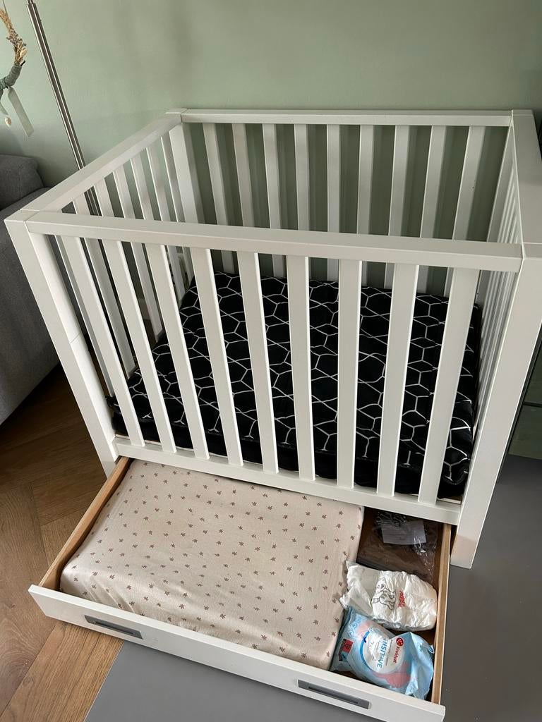 Witte box met lade incl. Boxmatras, hoeslaken en boxkleed, Kinderen en Baby's, Boxen, Ophalen, Zo goed als nieuw, Rechthoekig