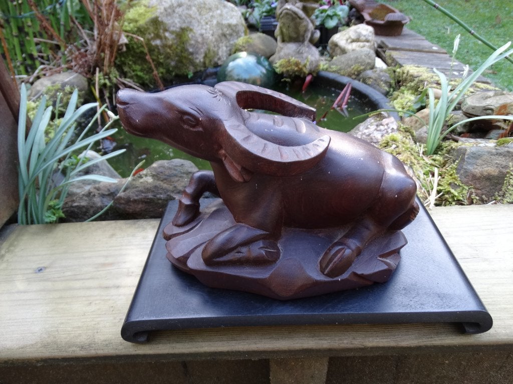 Houtsnijdwerk beeld karbouw, buffel, waterbuffel Indonesië, Antiek en Kunst, Houtsnijwerk, Minder dan 20 cm, Ophalen of Verzenden