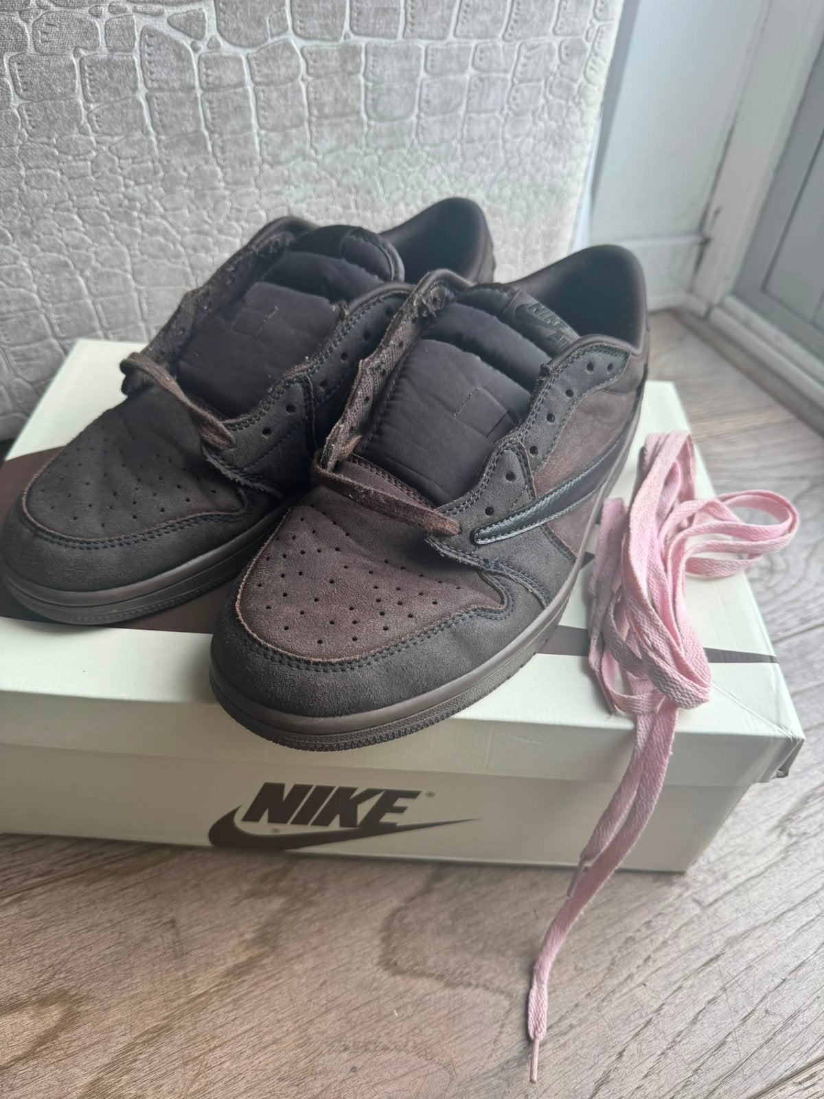 Travis scott velvet brown 42, Bruin, Ophalen of Verzenden, Sneakers of Gympen, Gedragen