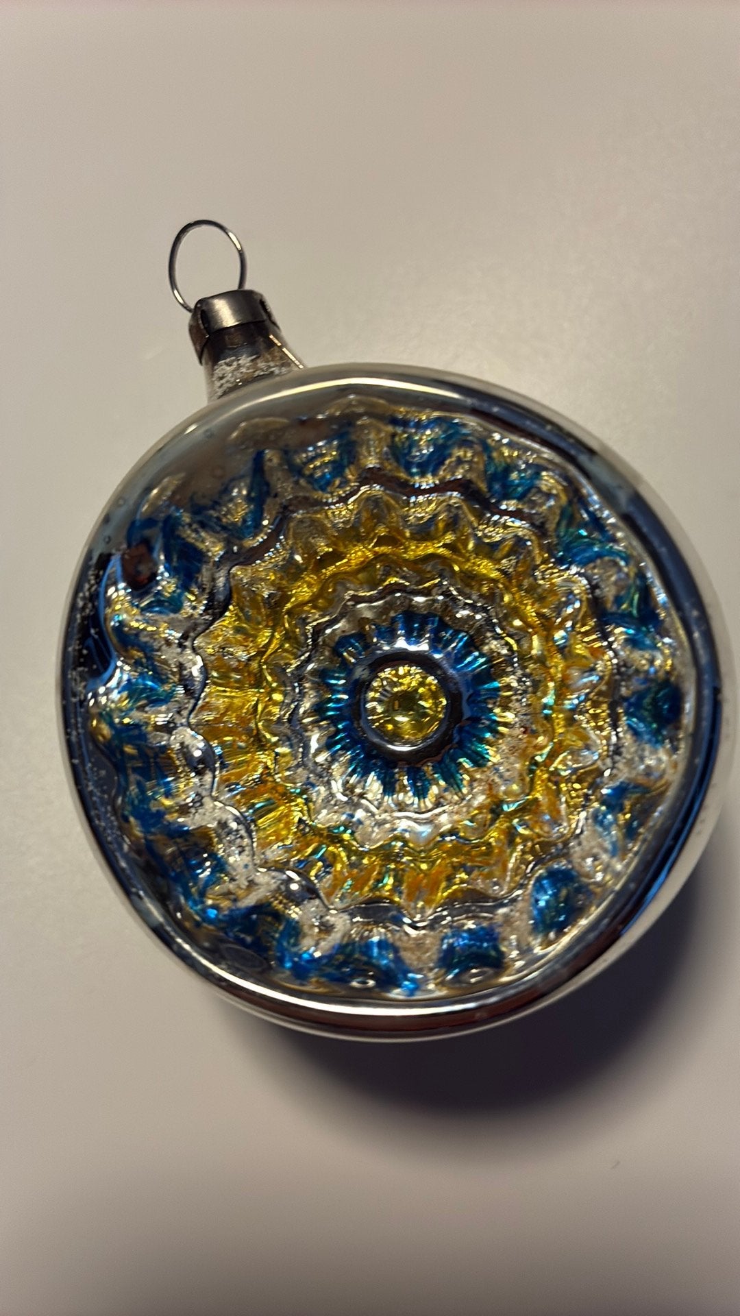 Vintage antieke kerstbal, deukbal blauw geel, Diversen, Ophalen of Verzenden, Zo goed als nieuw