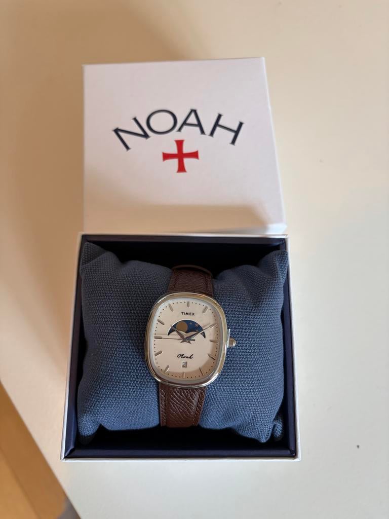Timex x Noah Oval Moon Phase Horloge, Overige merken, Leer, Staal, Polshorloge
