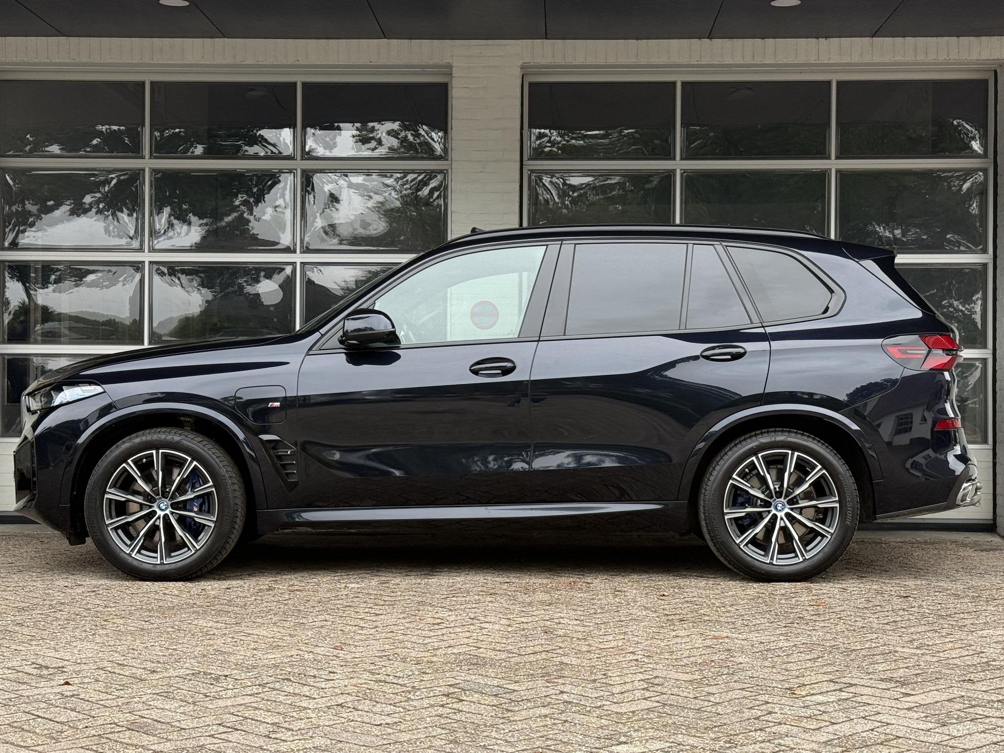 BMW X5 xDrive50e M SPORT | PANORAMA | HARMAN KARDON | DRIVIN, Automaat, Gebruikt, 2395 kg, Alcantara