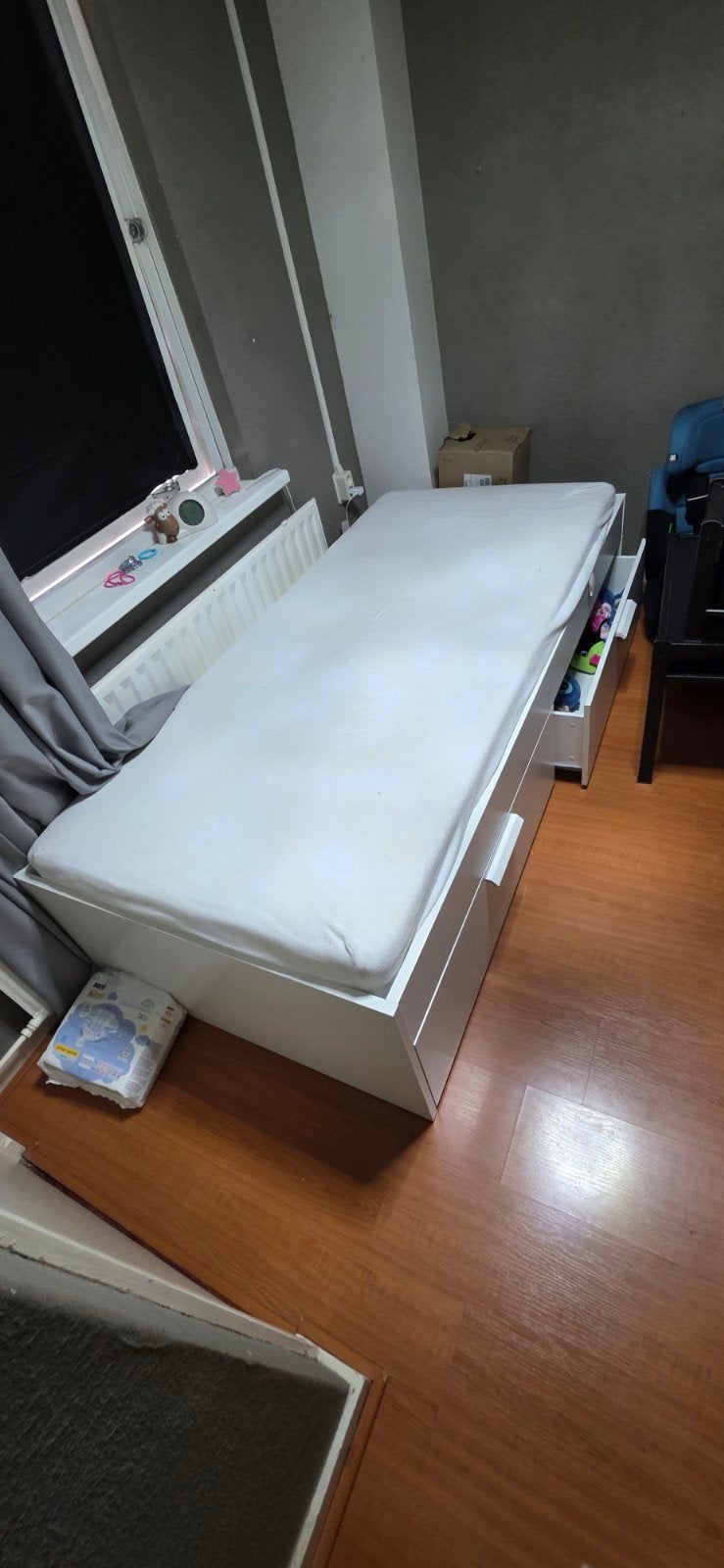 IKEA BRIMNES bed 90x200 zo goed als nieuw, Huis en Inrichting, Slaapkamer | Bedden, Ophalen, 90 cm, Eenpersoons, Wit