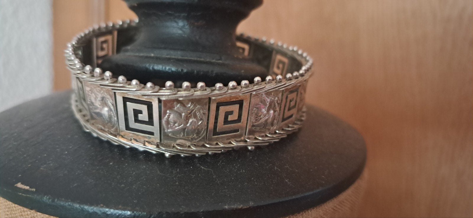 Zilveren armband met meander motief en reliëf, Ophalen of Verzenden, Gebruikt, Zilver, Zilver