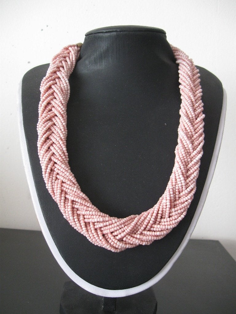 Mooie roze ketting bestaande uit kleine roze kraaltjes, Sieraden, Tassen en Uiterlijk, Ophalen of Verzenden, Gebruikt, Roze, Overige materialen