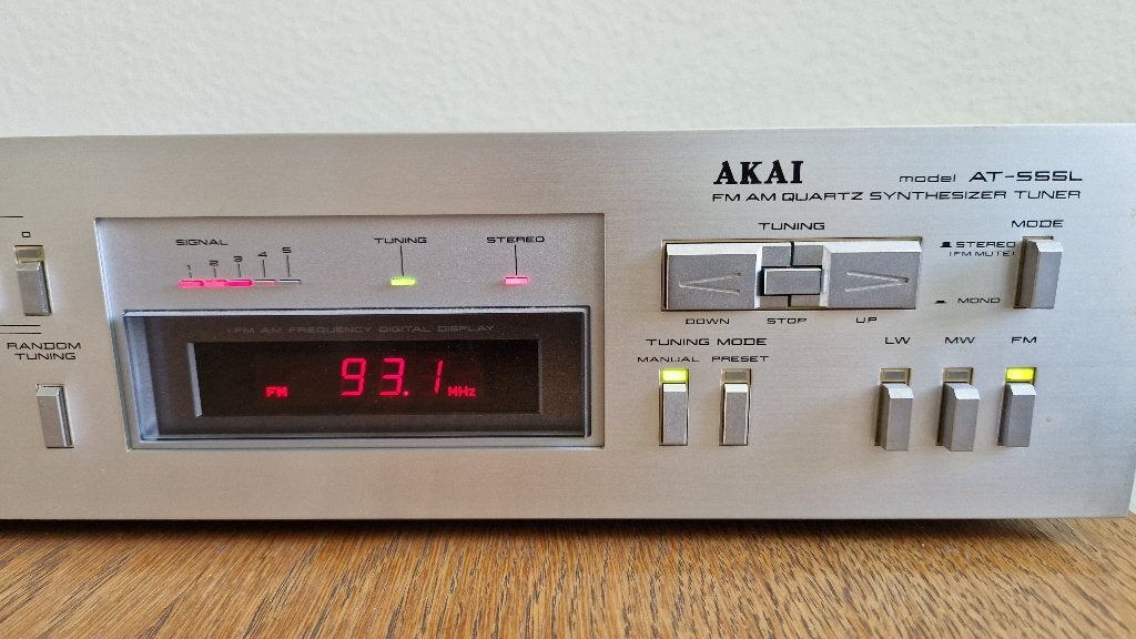 AKAI digitale tuner quartzgestuurd, Ophalen of Verzenden, Zo goed als nieuw