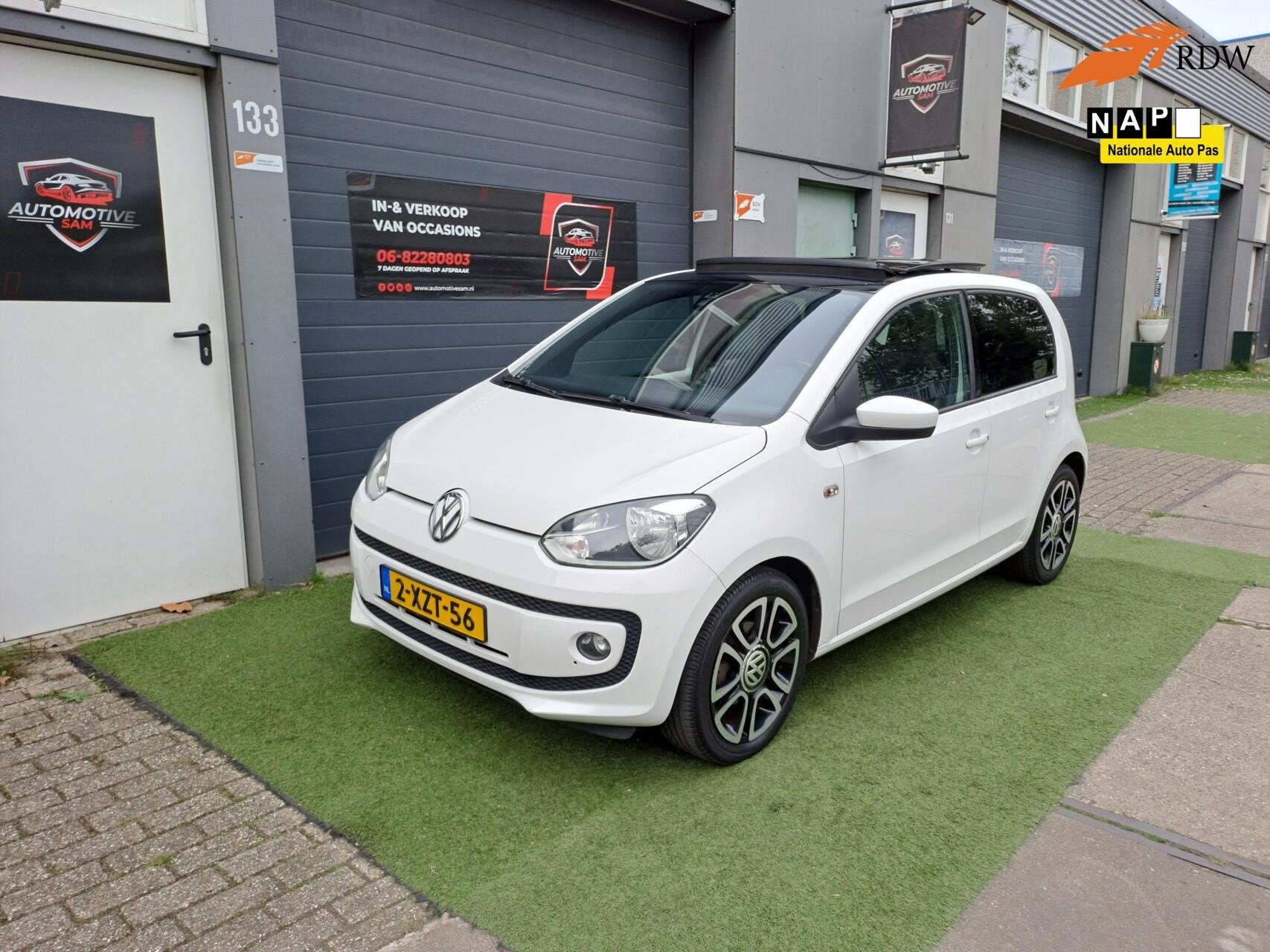 Volkswagen Up! 1.0 high up! BlueMotion Airco Panoramadak NAP, Auto's, Voorwielaandrijving, Euro 5, Stof, Gebruikt