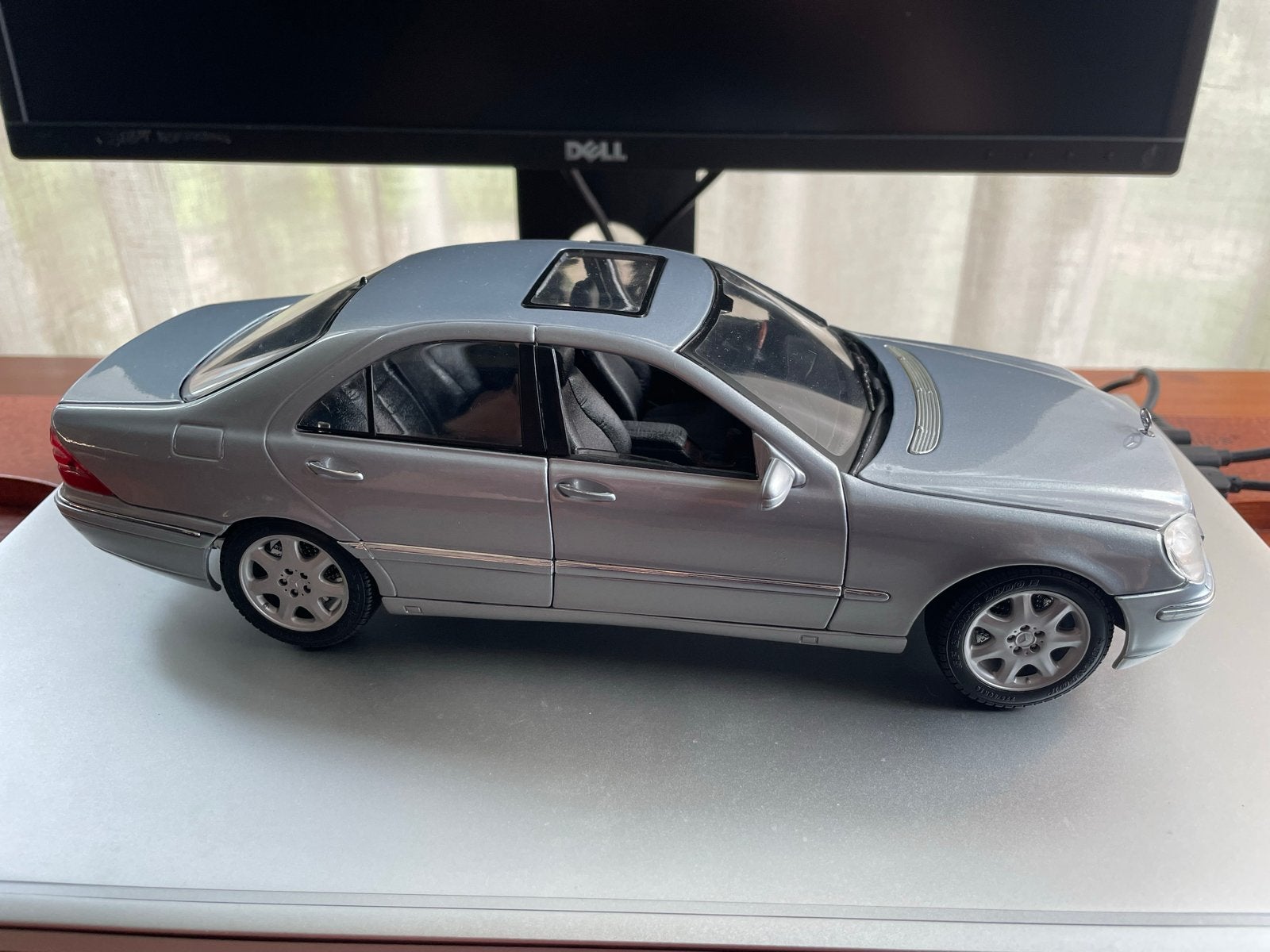 Maisto Mercedes Bez S-klasse 1:18 - diverse kleuren, Ophalen of Verzenden, Gebruikt, Auto