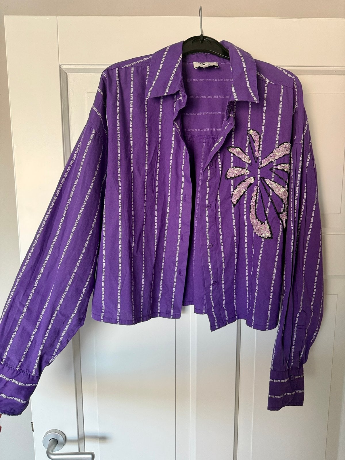 Shoeby paars overhemd met pailletten, maat M, Kleding | Dames, Blouses en Tunieken, Ophalen of Verzenden, Zo goed als nieuw, Maat 38/40 (M)