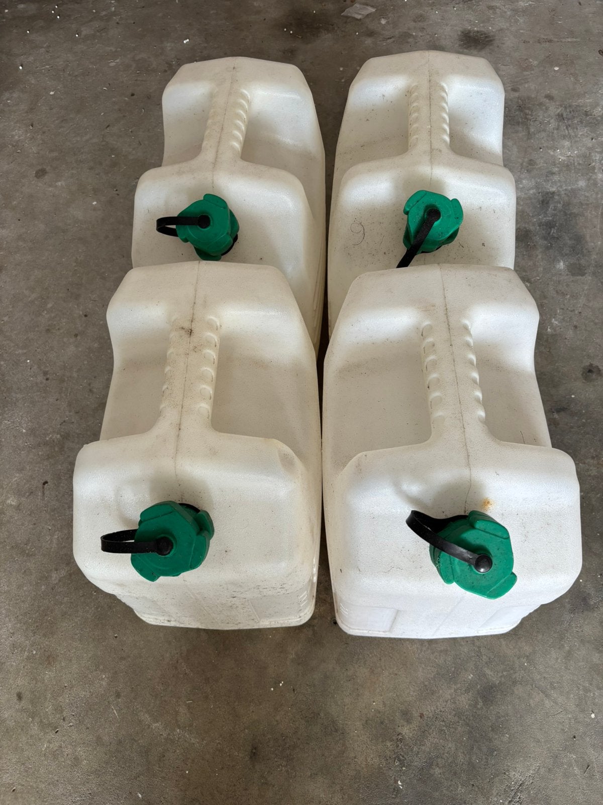 4 jerrycans 20 liter., Ophalen