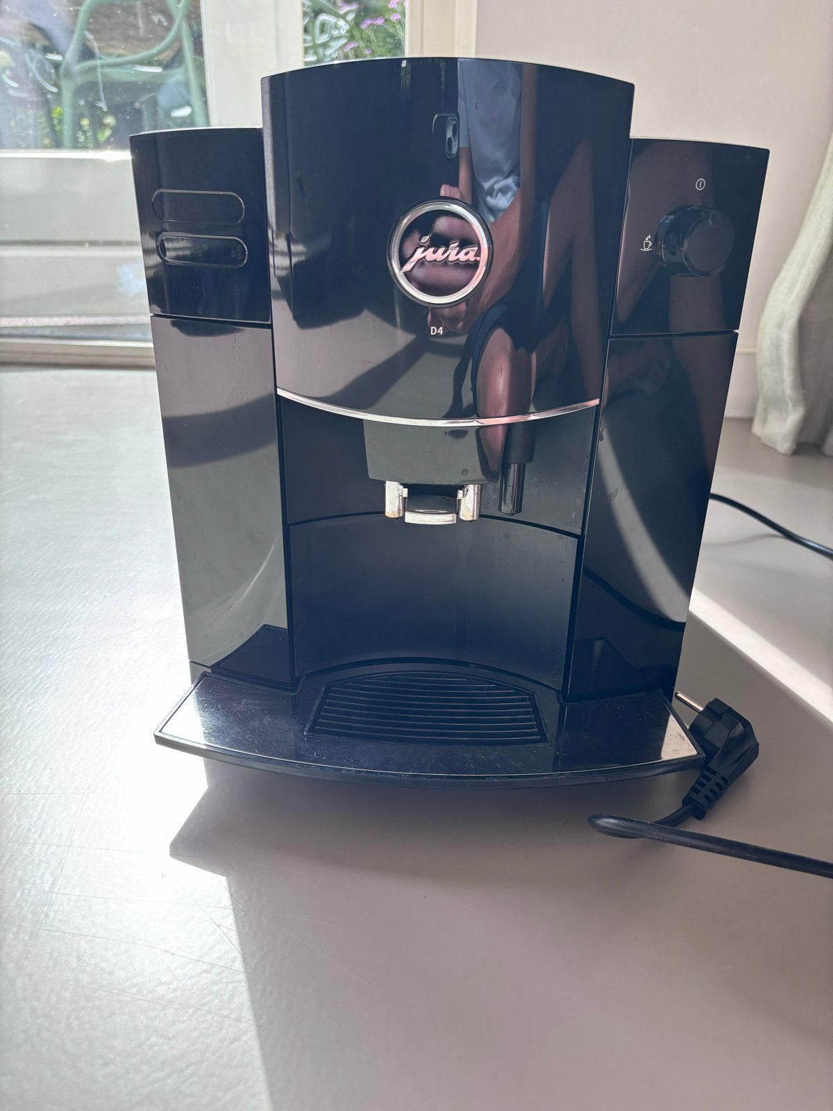 Jura D4 volautomatische koffiemachine, Witgoed en Apparatuur, Koffiezetapparaten, Ophalen, Afneembaar waterreservoir, Gebruikt