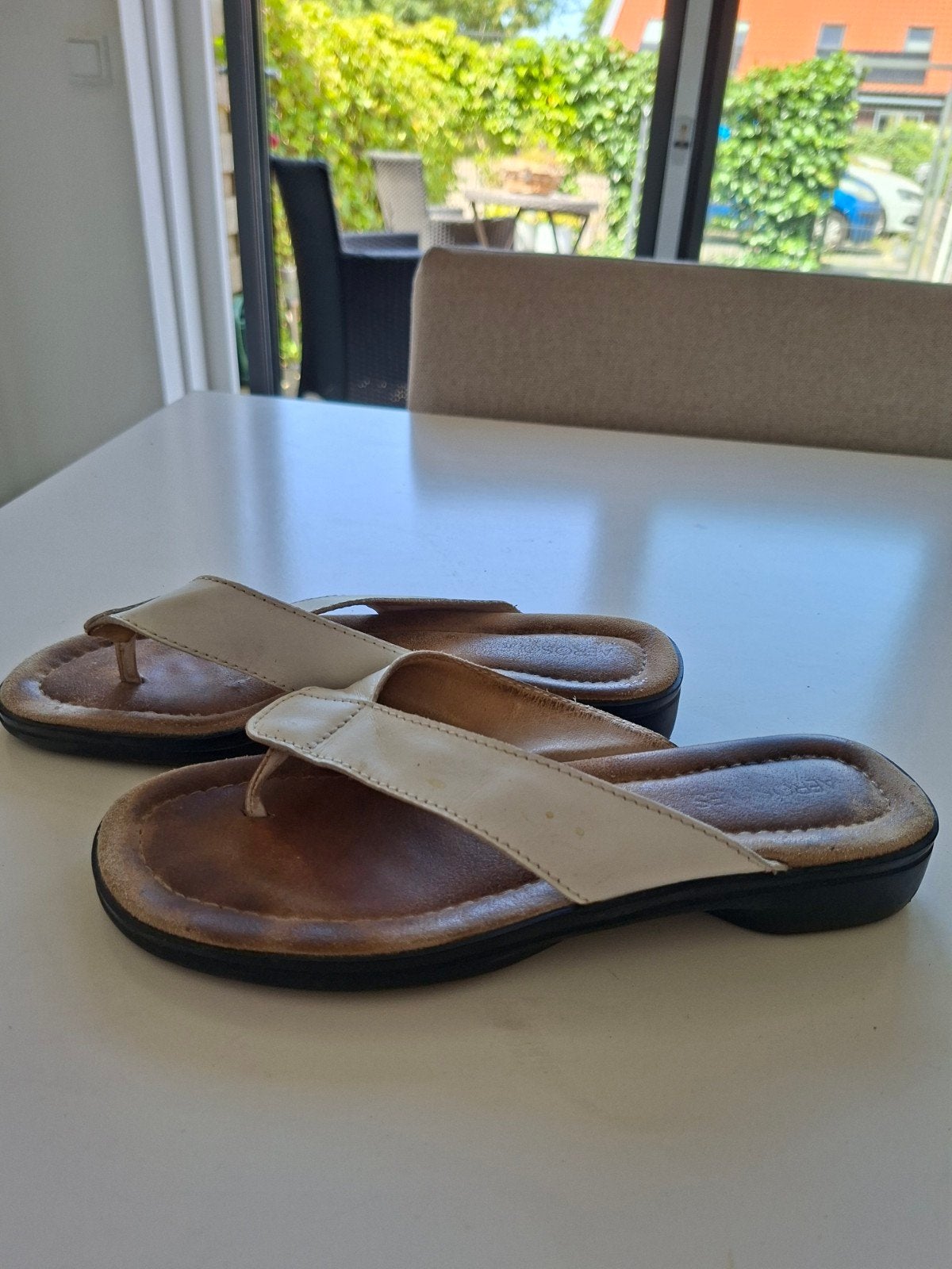 Leren teenslippers, Ophalen of Verzenden, Zo goed als nieuw, Zwart