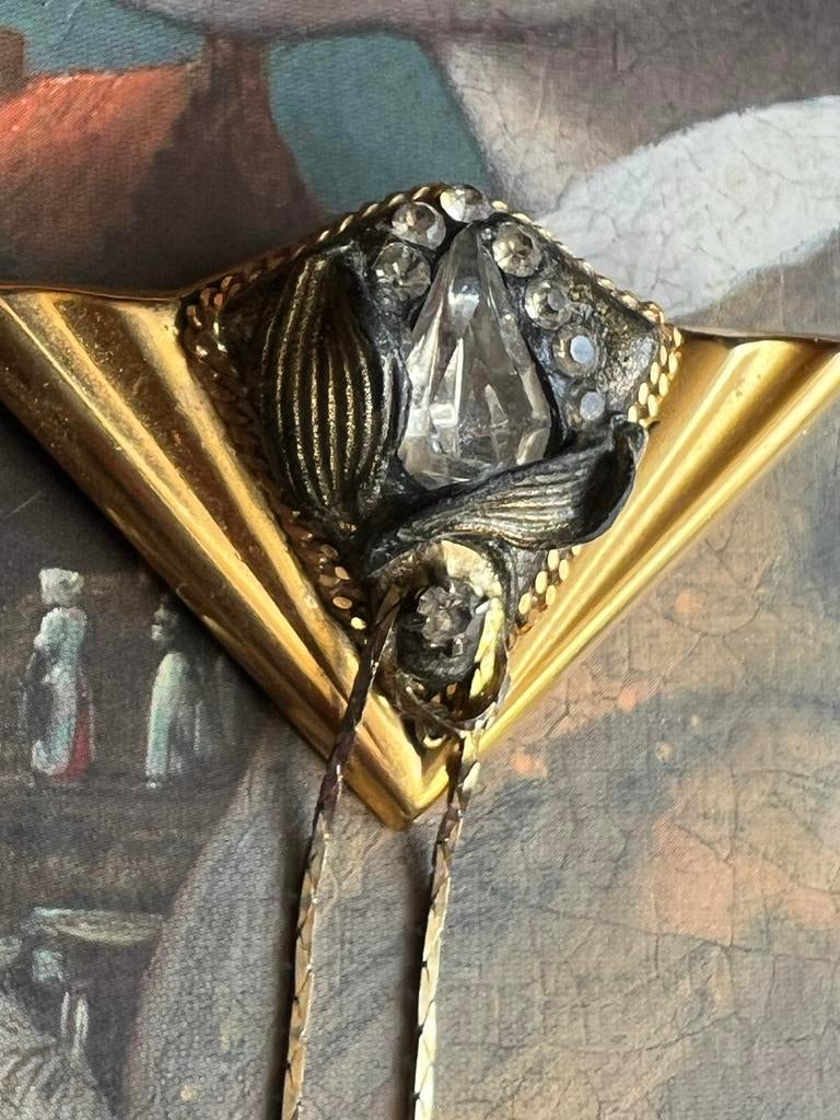 Gouden broche met steentjes en kettinkjes Uhlig, Met kristal, Overige materialen, 4 tot 7 cm, Gebruikt