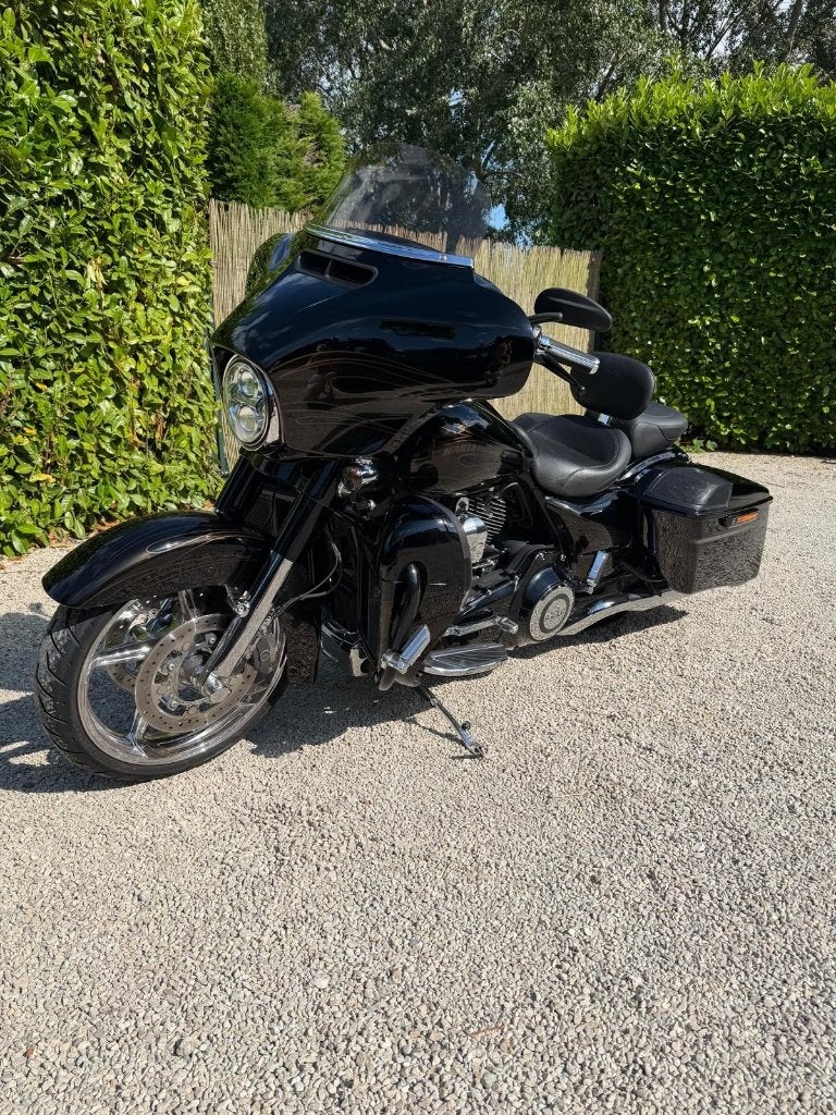 Harley Davidson Streetglide CVO uit 2015  (NL motor), Motoren, Motoren | Harley-Davidson, 2 cilinders, Occasion, Motorrijbewijs A