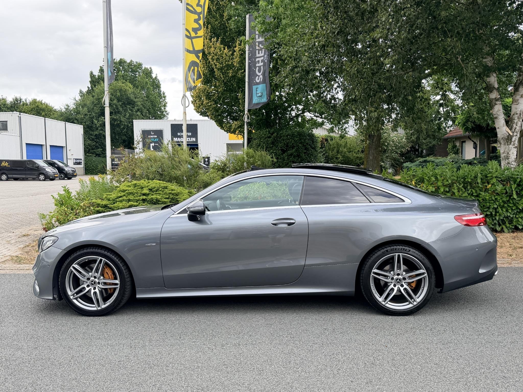 Mercedes-Benz E-klasse Coupé 200 AMG Automaat 197PK Pano•, Automaat, Achterwielaandrijving, 4 cilinders, 4 stoelen