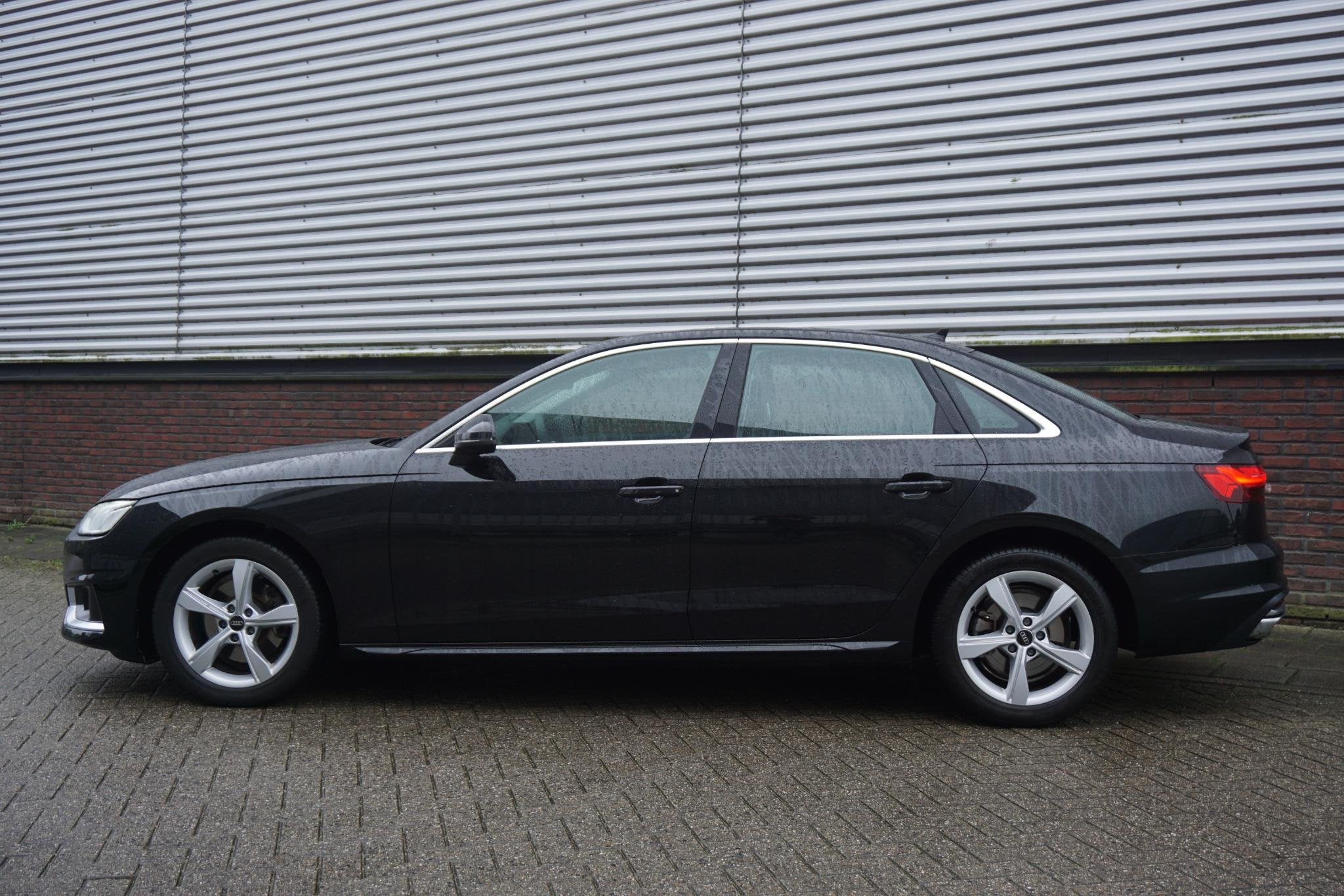 Audi A4 Limousine 35 TFSI 150PK Virtual Cockpit/Sportstoelen, Auto's, Stof, Gebruikt, 4 cilinders, Zwart