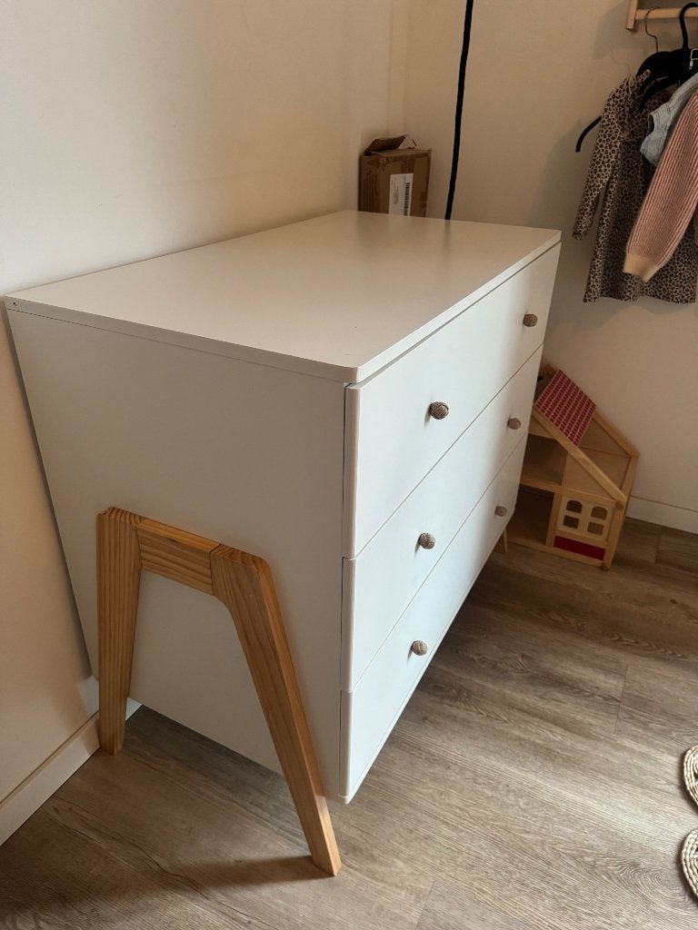 Petit Amélie Babykamer Brise (0-6 jaar): commode, bedje, Ophalen, Zo goed als nieuw, Jongetje of Meisje