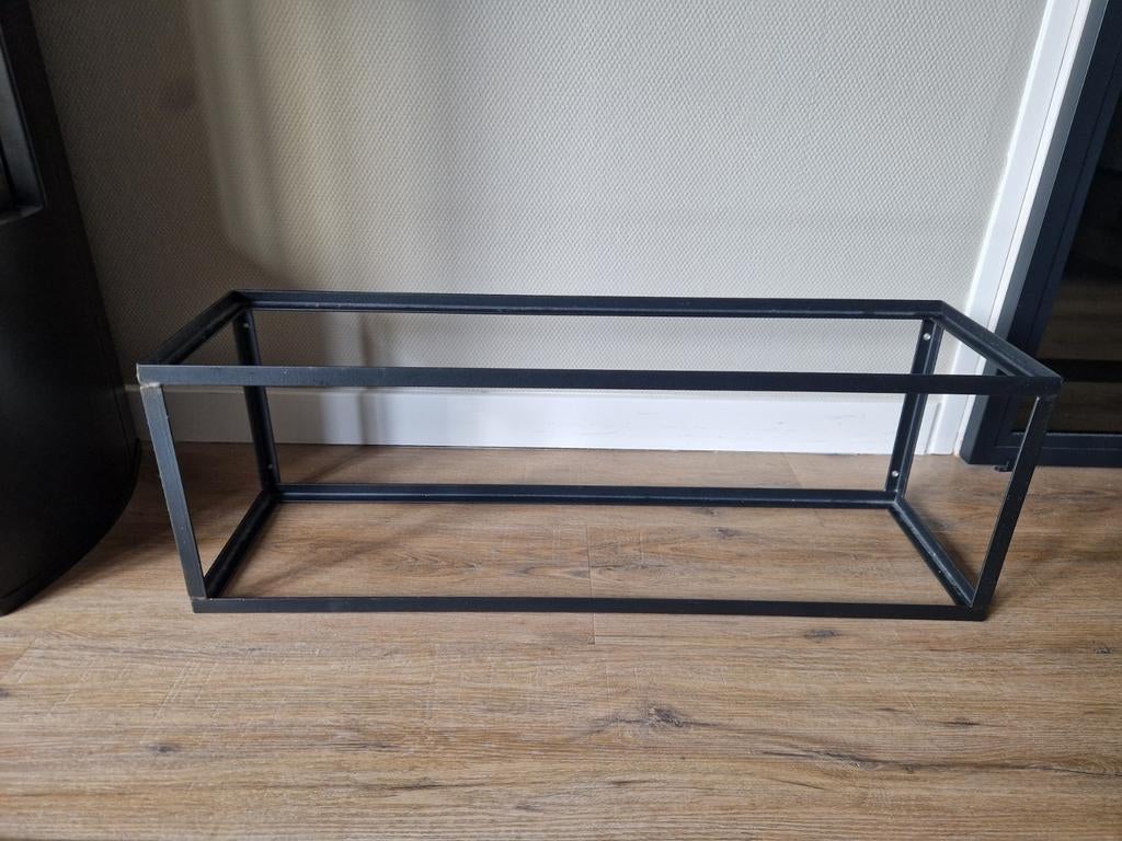 Zwarte stalen Wandplank / Wandkast met Glazen Plateaus, Ophalen, Zo goed als nieuw