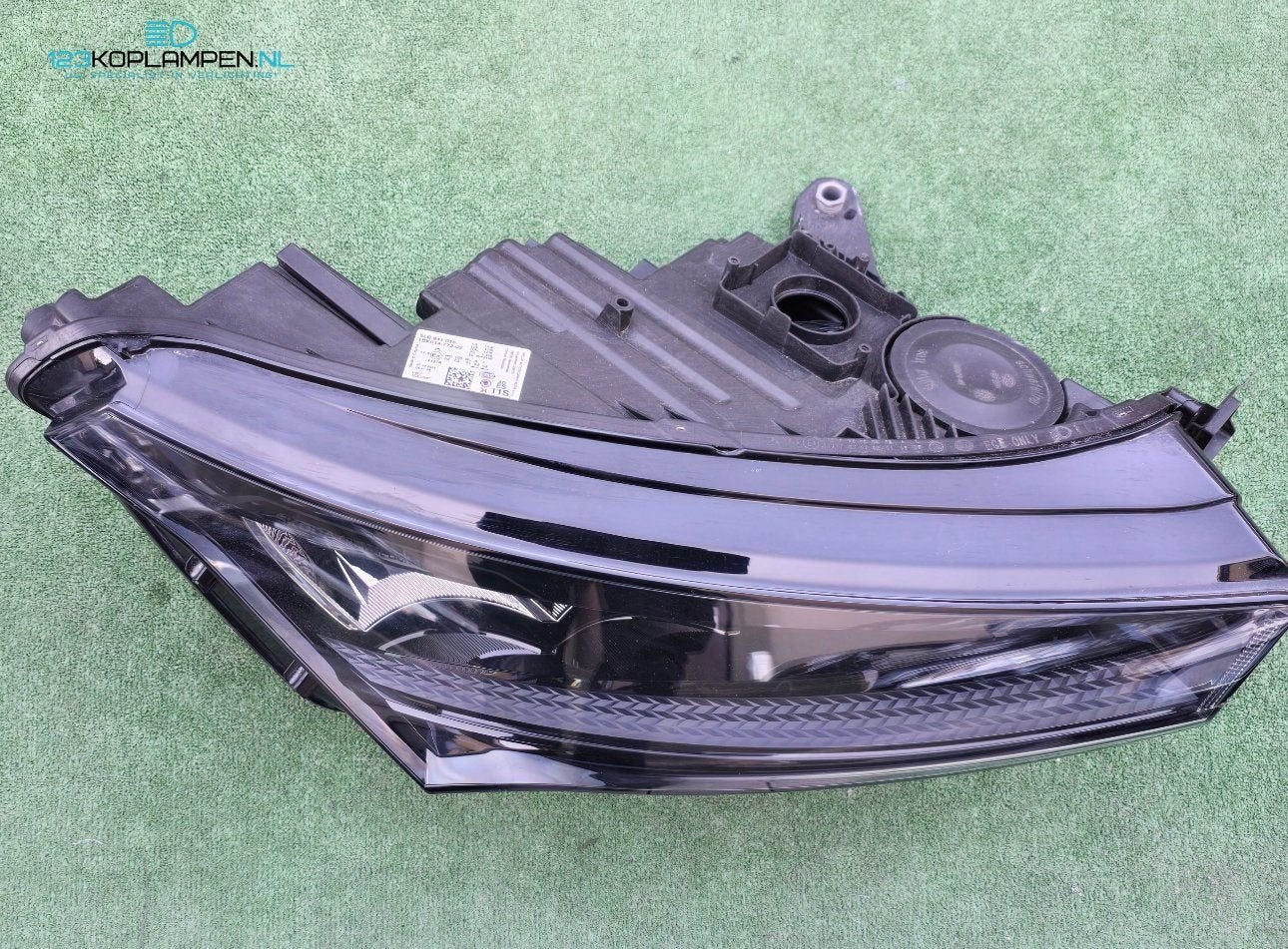 Skoda Enyaq 5LB Full LED Crystal koplamp rechts – 5LB.941.01