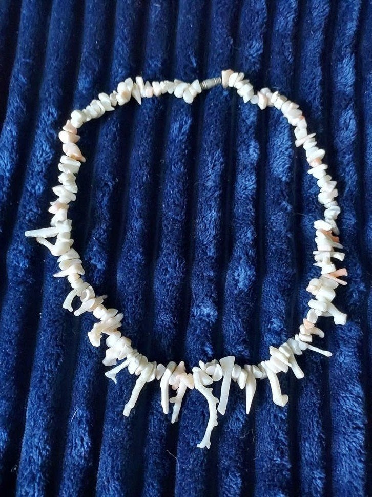 vintage wit / rosé koraal ketting., Ophalen of Verzenden, Zo goed als nieuw, Wit, Steen of Mineraal