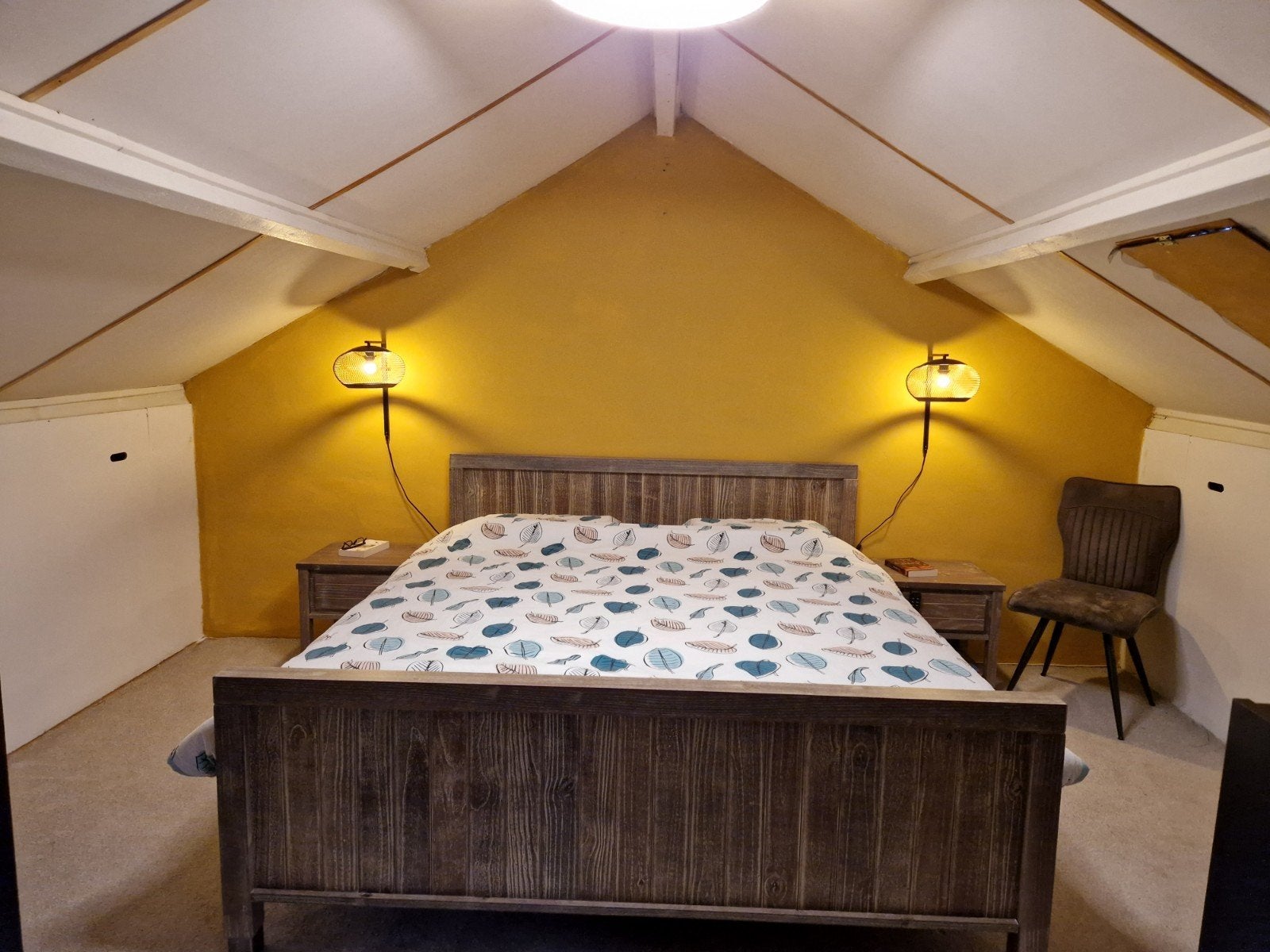 Houten tweepersoonsbed 180x200. 2 nachtkastjes, Huis en Inrichting, Slaapkamer | Bedden, Ophalen, Gebruikt, Bruin, Rustiek