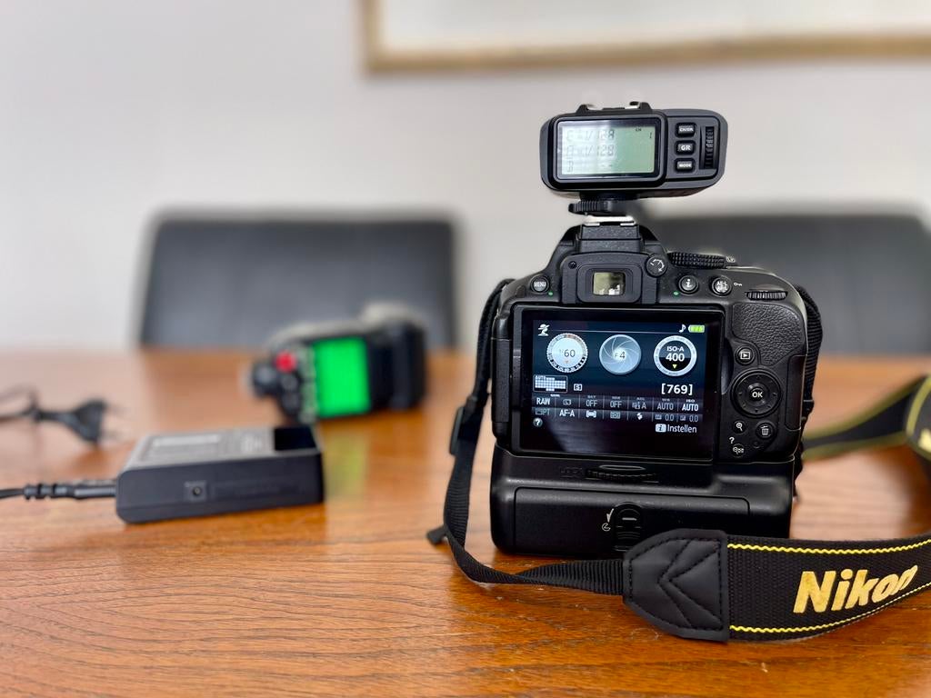 Complete Nikon D5300 set 2 Nikon lenzen flitser tricker enz, Spiegelreflex, Ophalen of Verzenden, Zo goed als nieuw, Nikon