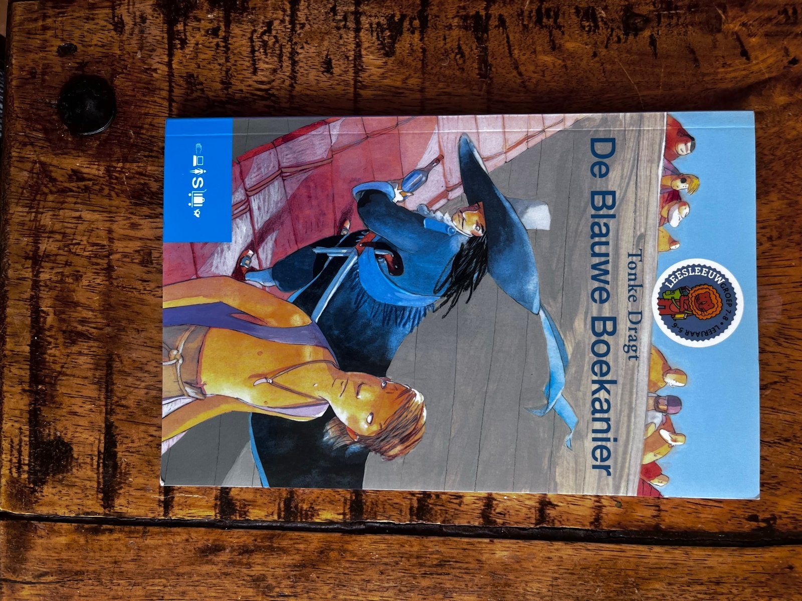 De Blauwe Boekanier - Tonke Dragt (Zo goed als nieuw), Boeken, Ophalen of Verzenden, Zo goed als nieuw, Fictie